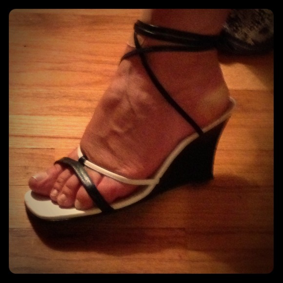 BLACK & WHITE LEATHER MANGO WEDGES. size 38. 7.5.