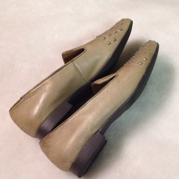 ❌SOLD❌Steve Madden Taupe Studded Loafers! - Picture 3 of 4