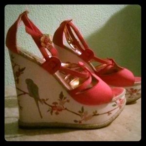 Original parakeet floral pink wedges