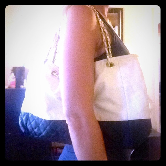❌SOLD😍❌Quilted black & white purse
