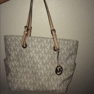 Michael Kors Jet Set Logo Item Tote