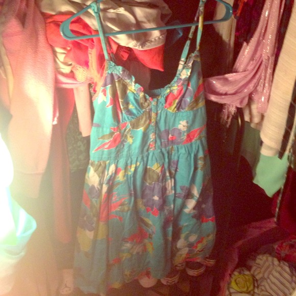 A blue floral hollister dress