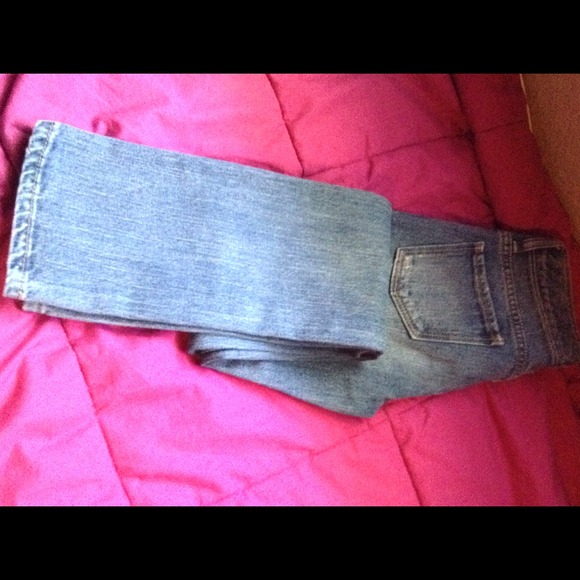Old navy light colored skinny jeans.