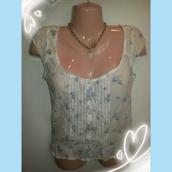 🚫SOLD🚫 Abercrombie  Blowing Daisies top.