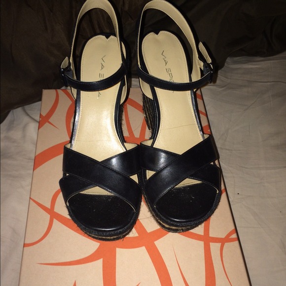 Beautiful via spiga black leather sandals