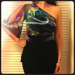 Caché One-Shoulder paisley top