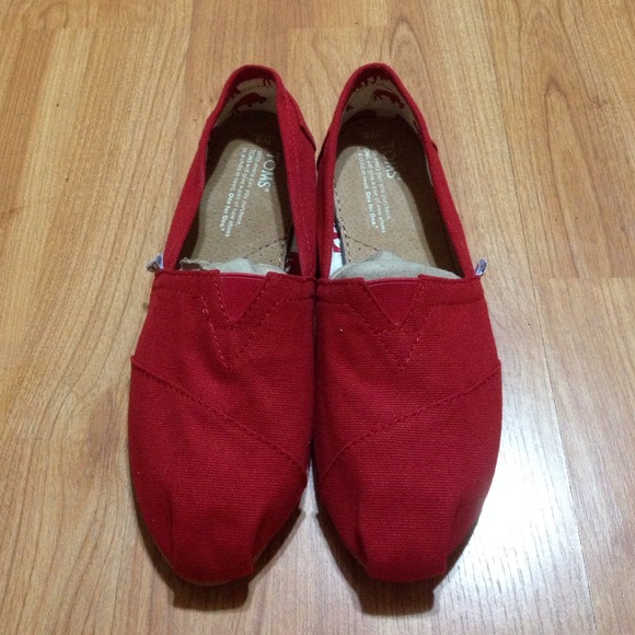 Brand new Toms classics in red