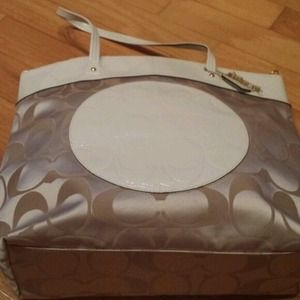 Authentic Coach Signature Laura Large Tote