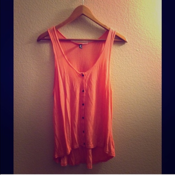 ❌Sold Peach tank - Picture 4 of 4