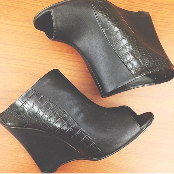 Forever 21 Shoes - 🎉SALE🎉Black Faux Leather Mule Wedges
