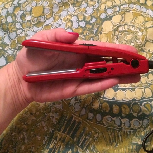 Conair Miniature Ceramic Straightener - Picture 3 of 3