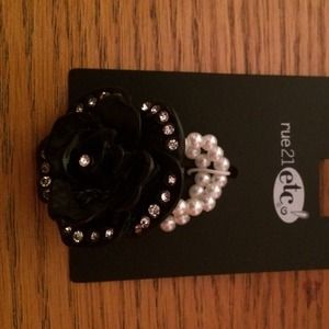 Black flower ring