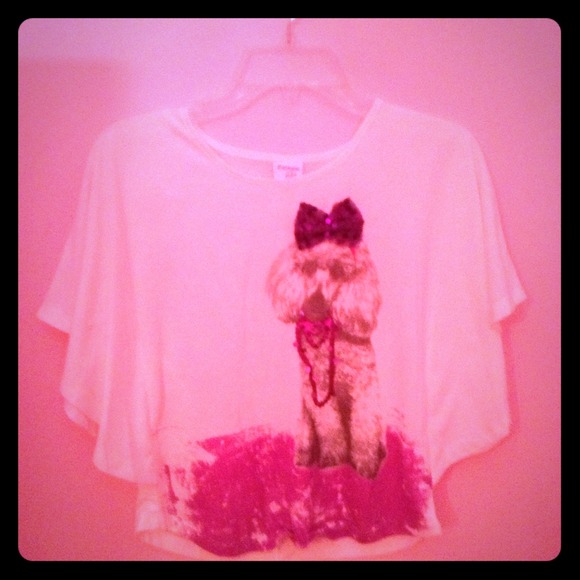 White shirt with dog wearing a bow - Picture 1 of 1