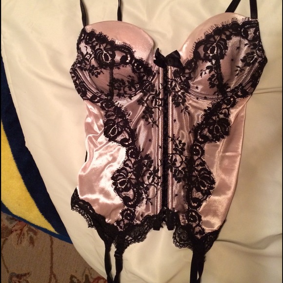 Sz small corset. Never worn. Excellent condition!