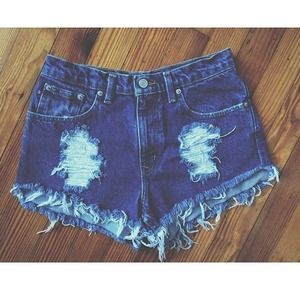 ✨Cute distressed shorts ✨