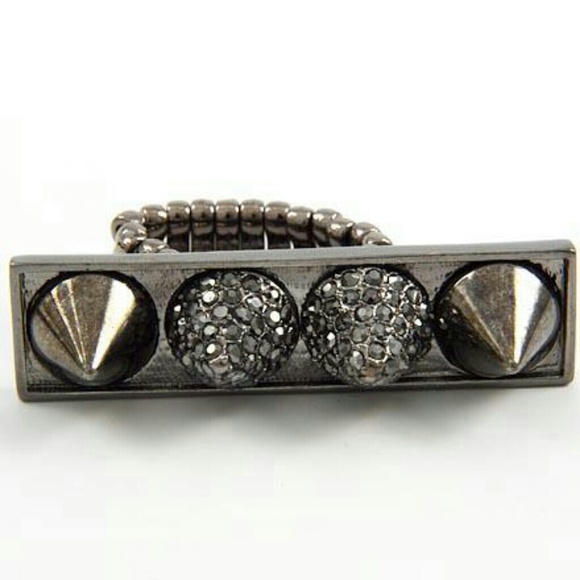Rows of spikes stretch ring