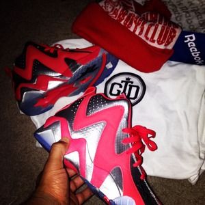 Kamakazi reboks sz 8 ... Worn once 60