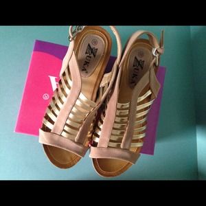 VERY CUTE!!! Sandals for the summer vacation !!