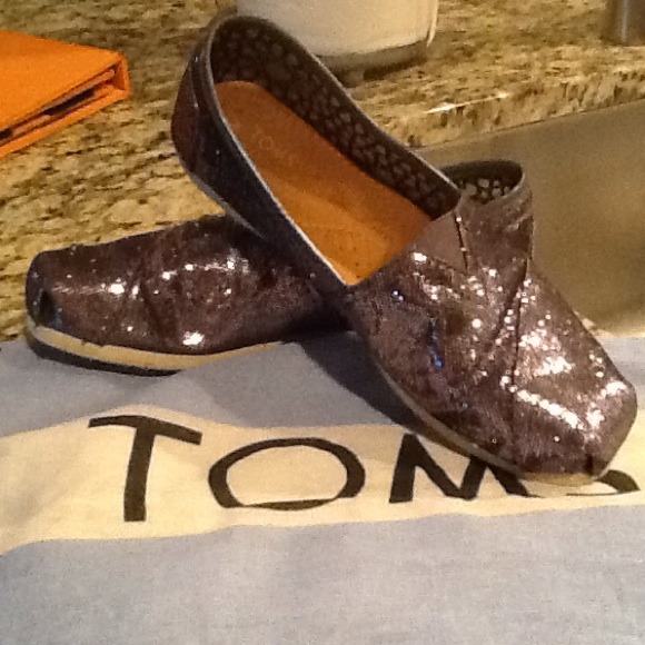 Tom's