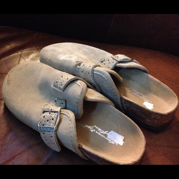 American Eagle Clogs - New