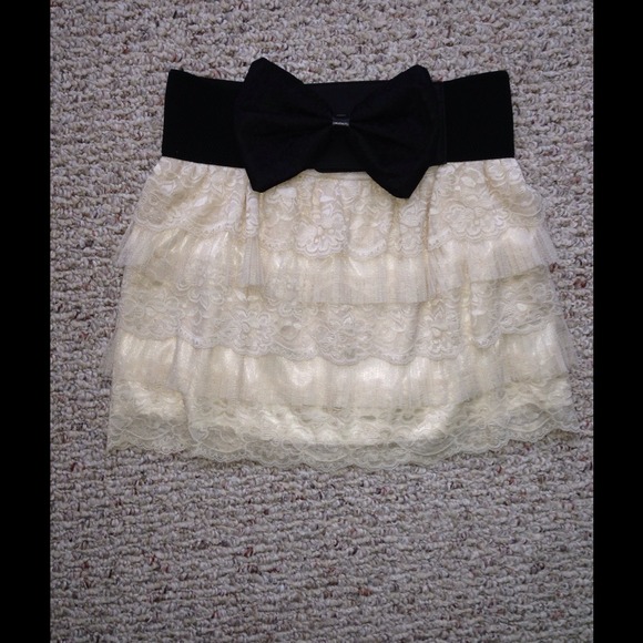 Lace mini skirt