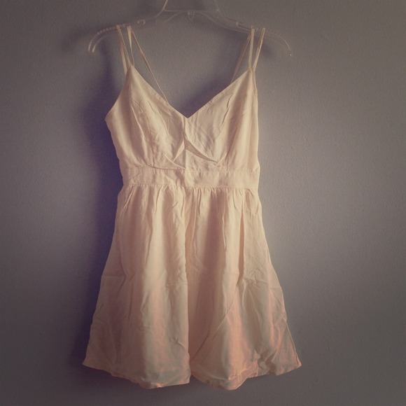 Forever 21 size small cream/off white short dress