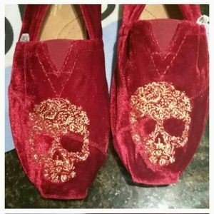 Limited Edition Skull TOMS