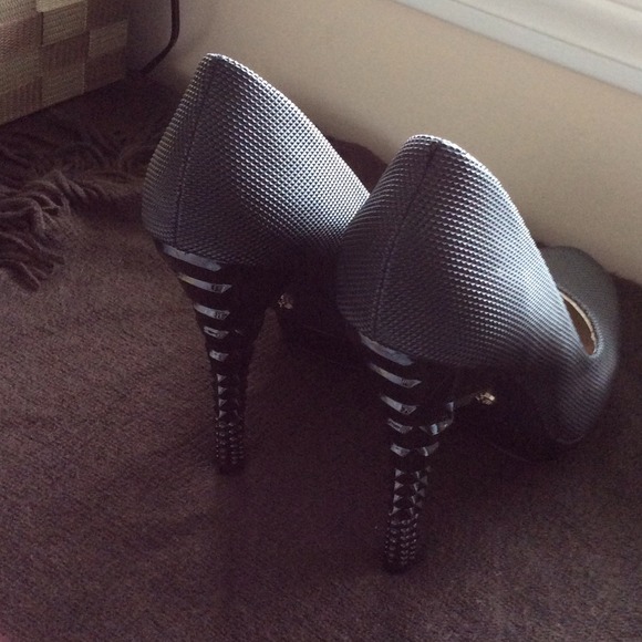 Black Rachel Roy Pumps. Excellent condition! - Picture 3 of 4