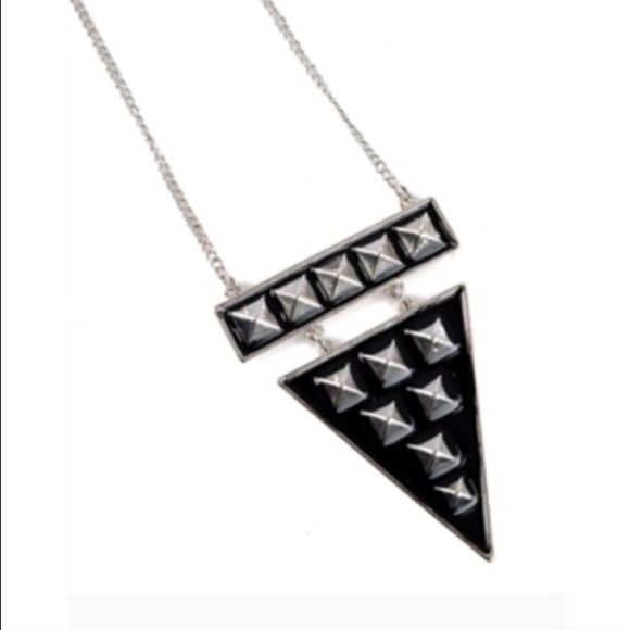 ☀️🏖SALE🏖☀️Studded Triangle Pendant Necklace - Picture 4 of 4
