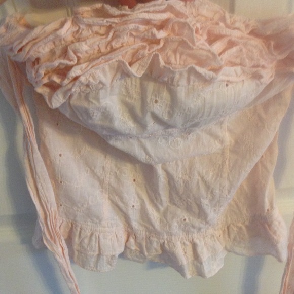 Cute strapless top!