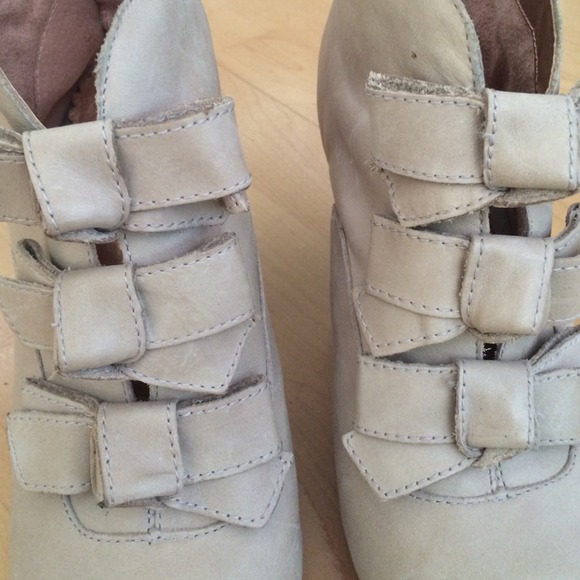 Heels! - Picture 2 of 4