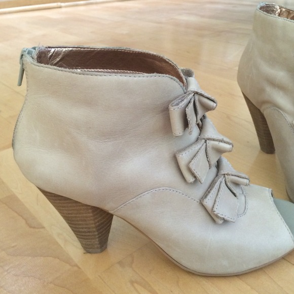 Heels! - Picture 3 of 4