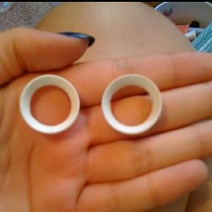 Gagues, plugs, tunnels