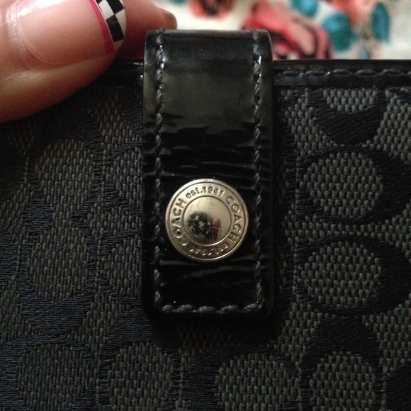 🚫SOLD! Coach Signature Slim Checkbook Wallet - Picture 4 of 4