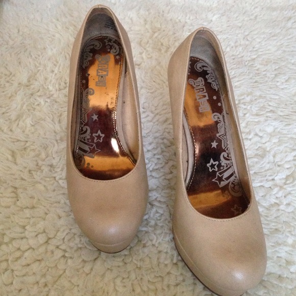 Nude Heels👠👠 - Picture 2 of 4