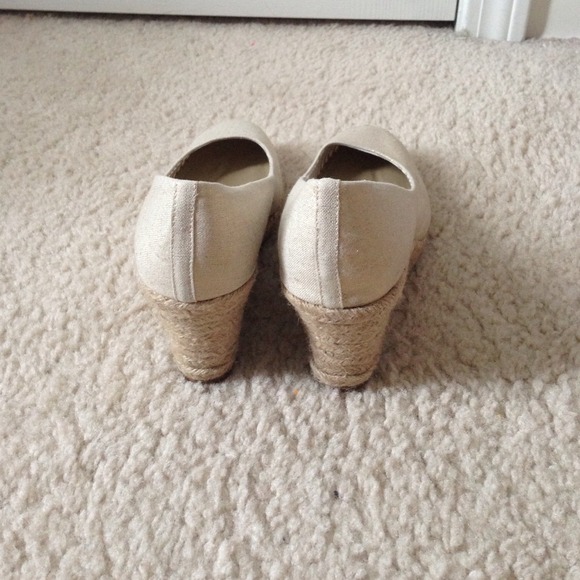 Light Gold Wedge - Picture 3 of 4