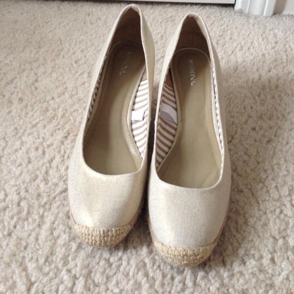 Light Gold Wedge - Picture 4 of 4
