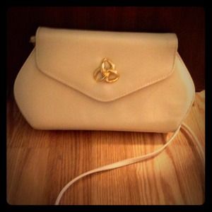 Vintage Empire Orr white cross body bag purse.