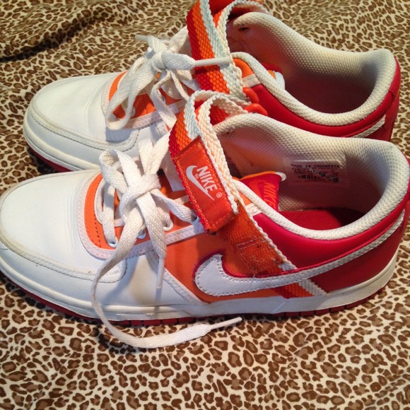 nikes - Picture 2 of 4