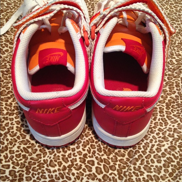 nikes - Picture 3 of 4