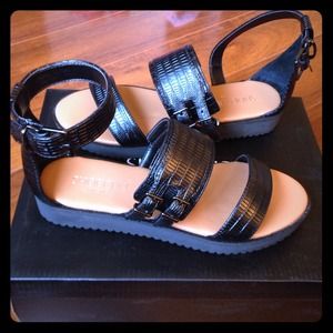 Shoe Cult Frequency Platform