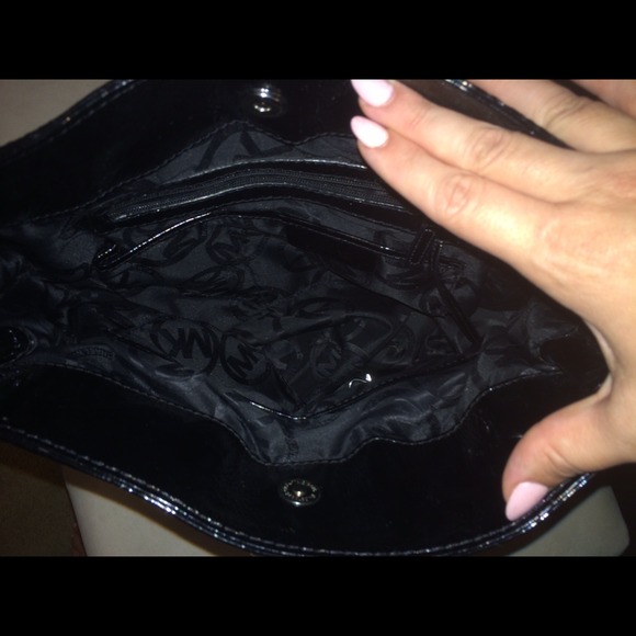 Michael kors Hamilton patent leather. *SOLD* - Picture 4 of 4