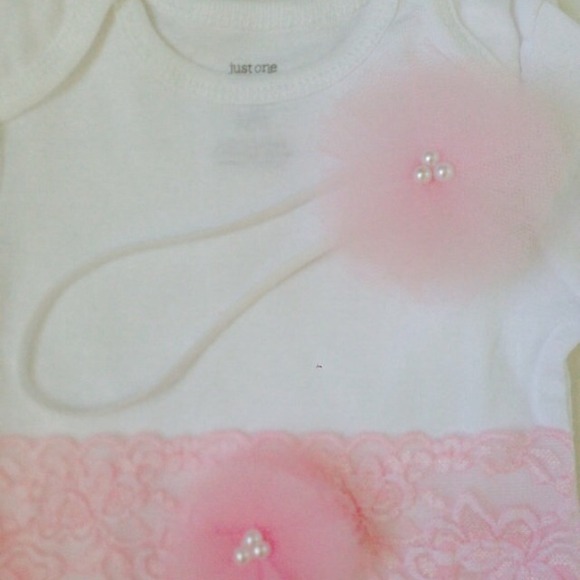 Baby girl lace onesie with head band - Picture 3 of 3