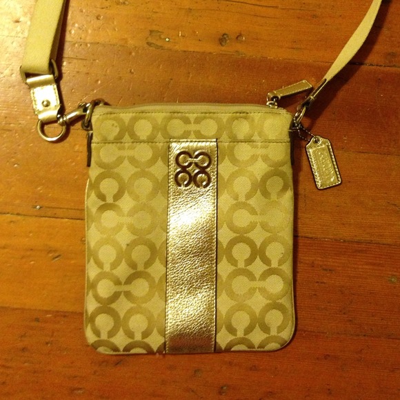 🚫SOLD on eBay🚫 Authentic Coach Crossbody Bag - Picture 2 of 4