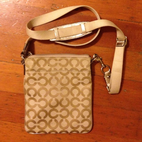 🚫SOLD on eBay🚫 Authentic Coach Crossbody Bag - Picture 3 of 4