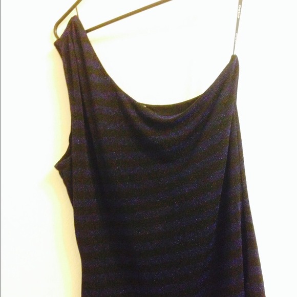 Single hand BEBE Navy & Black  sparkle blouse