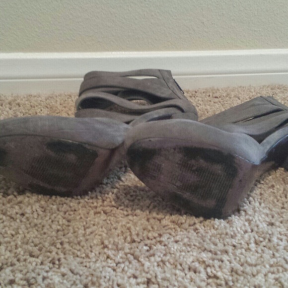 💰SOLD💰HP 11/26 Steve Madden Cuff Platform - Picture 2 of 2