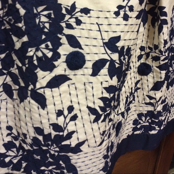 Beautiful embroidered Coldwater Creek skirt - Picture 2 of 3