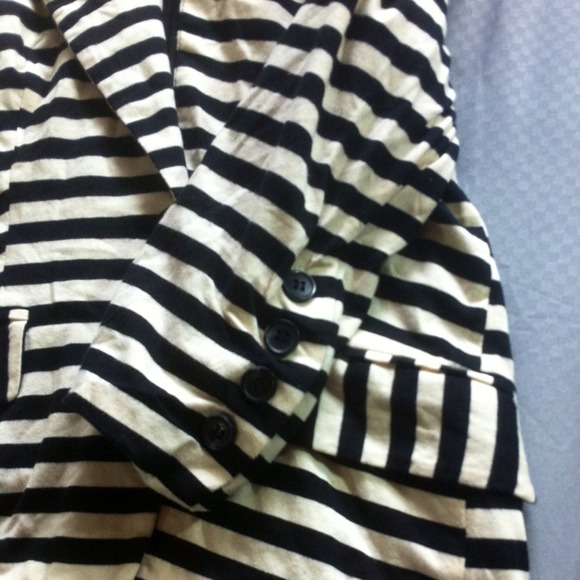 Just Ginger Black and White Striped Blazer - Picture 3 of 4