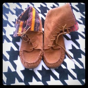 Brown boot/shoe/moccasins